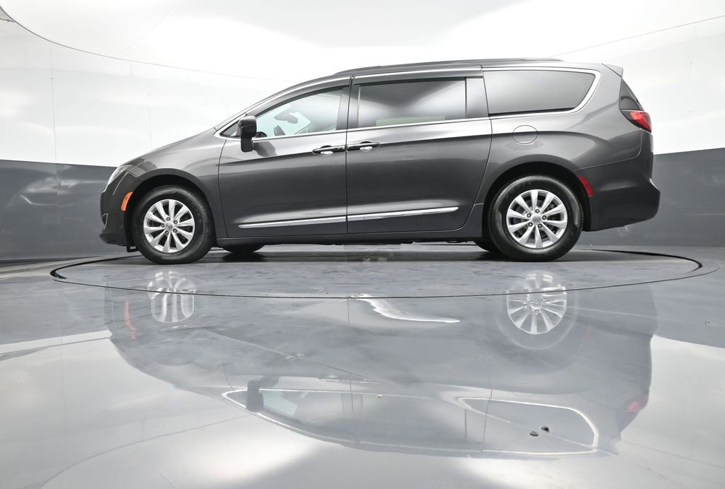 Used 2017 Chrysler Pacifica Touring-L image 33