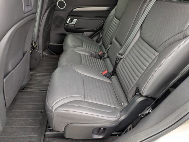 Used 2025 Land Rover Discovery Dynamic SE image 15