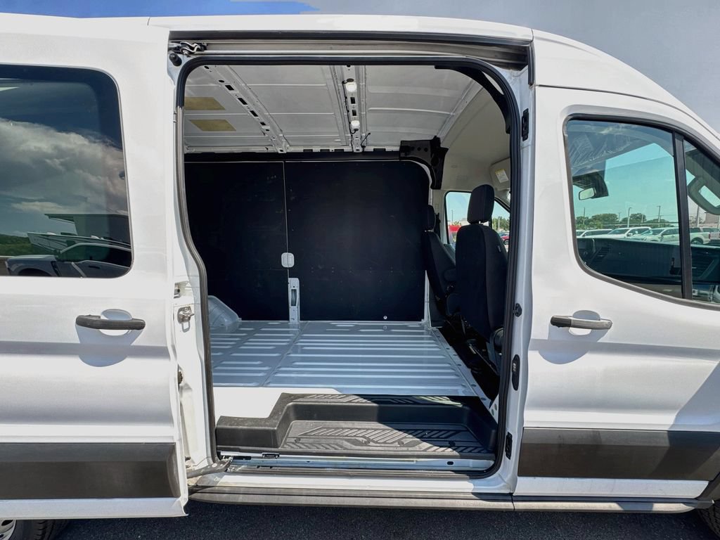 Used 2024 Ford Transit 250 148 Medium Roof RWD image 23
