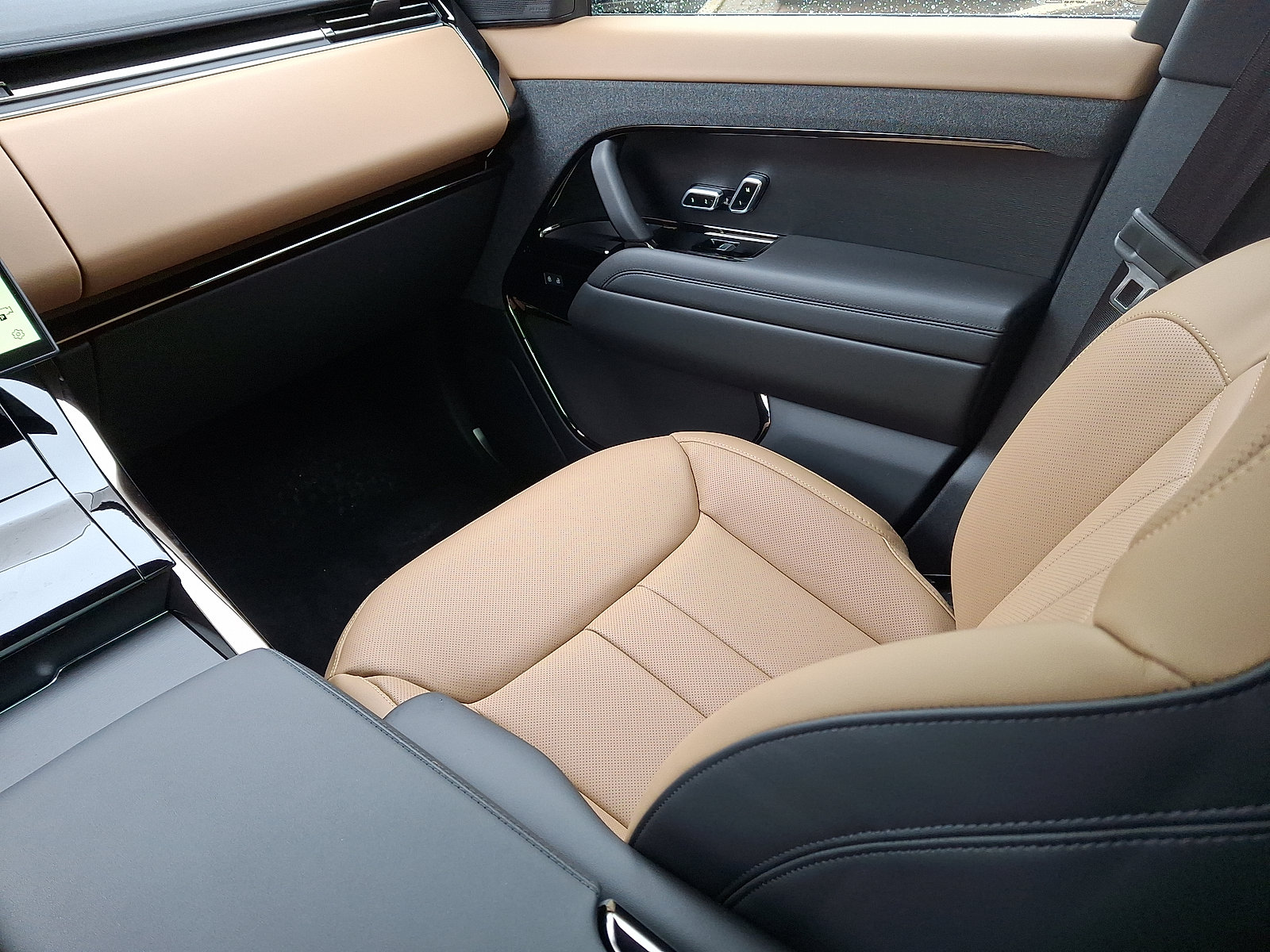 New 2026 Land Rover Range Rover Sport Dynamic SE image 14