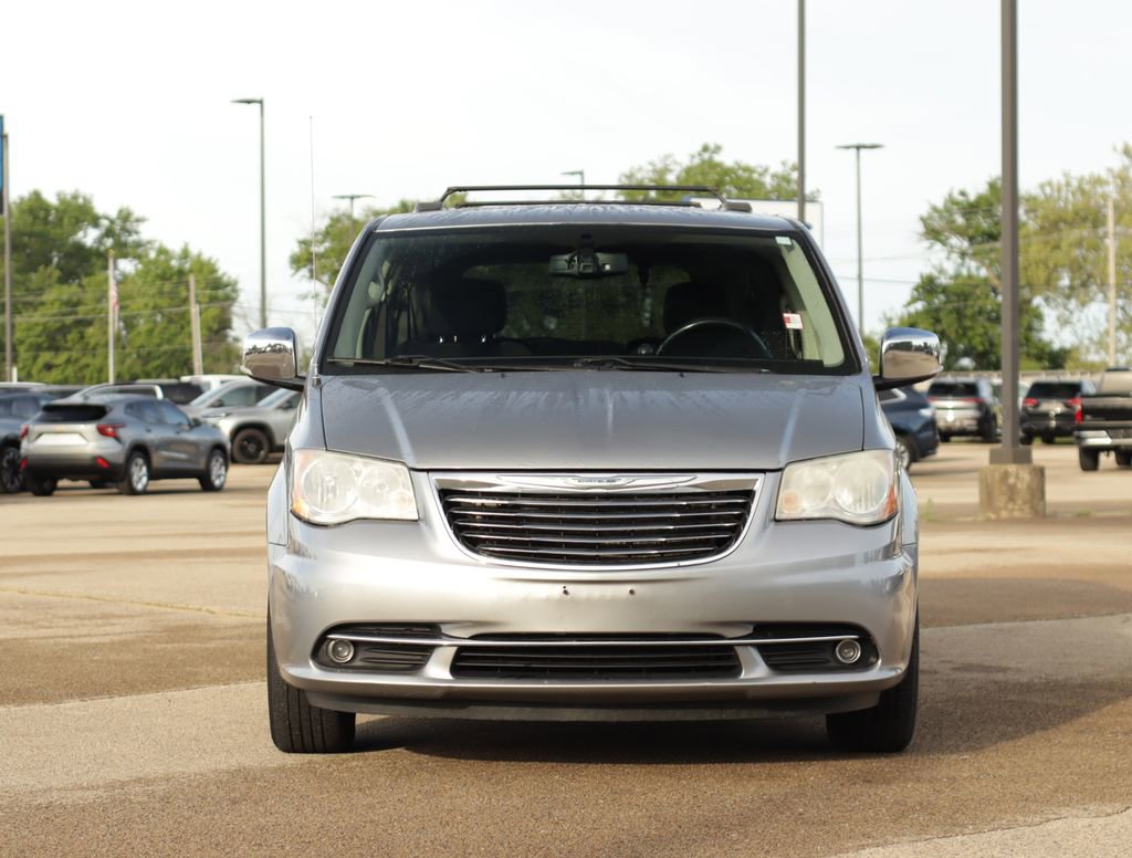 Used 2014 Chrysler Town & Country Touring-L FWD image 2
