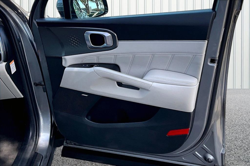 Used 2023 Kia Sorento SX Prestige w/ Panoramic Sunroof Package image 19