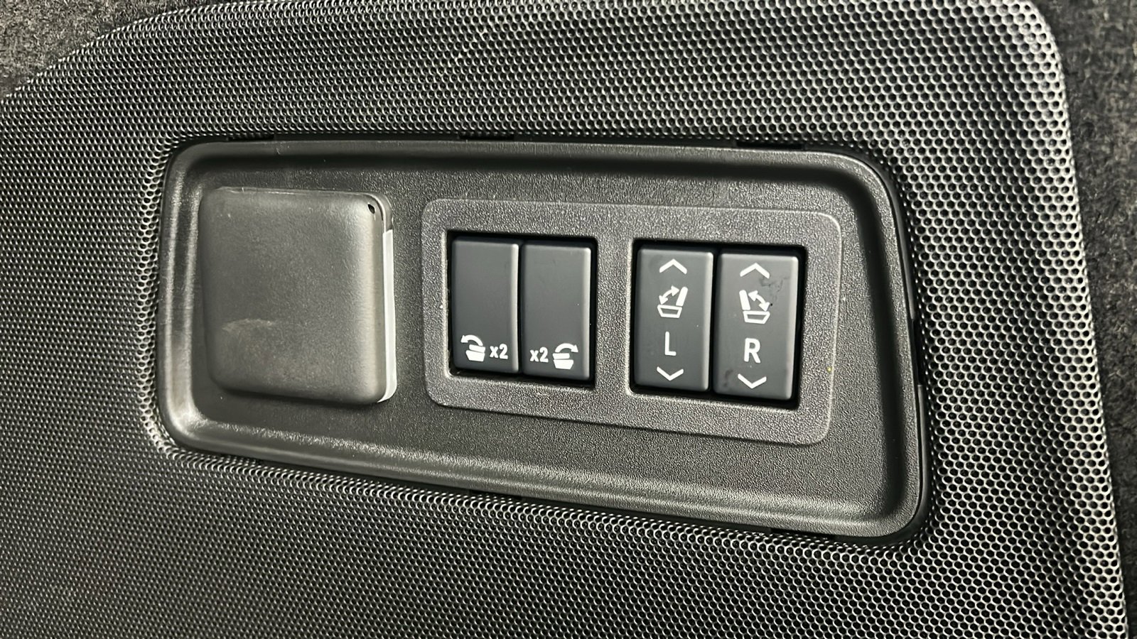 Used 2025 Cadillac Escalade Sport Platinum image 16