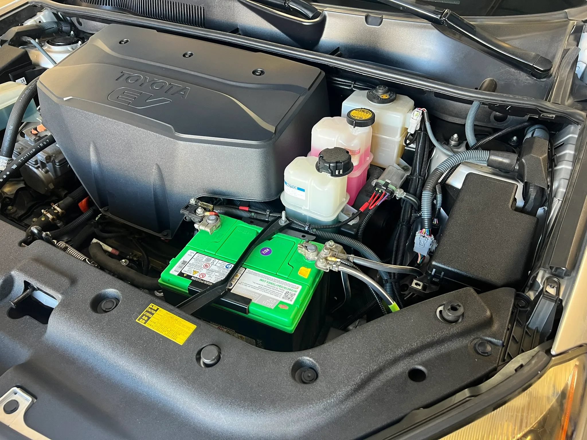 Used 2014 Toyota RAV4 EV FWD image 17
