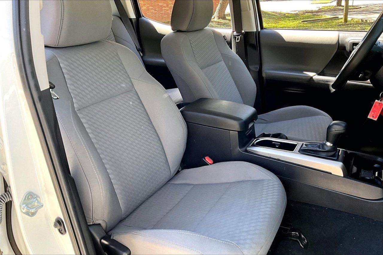Used 2022 Toyota Tacoma SR5 w/ Technology Package image 26