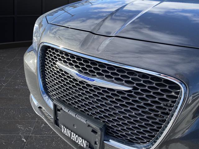 Used 2018 Chrysler 300 Limited w/ Safetytec Plus Group image 41