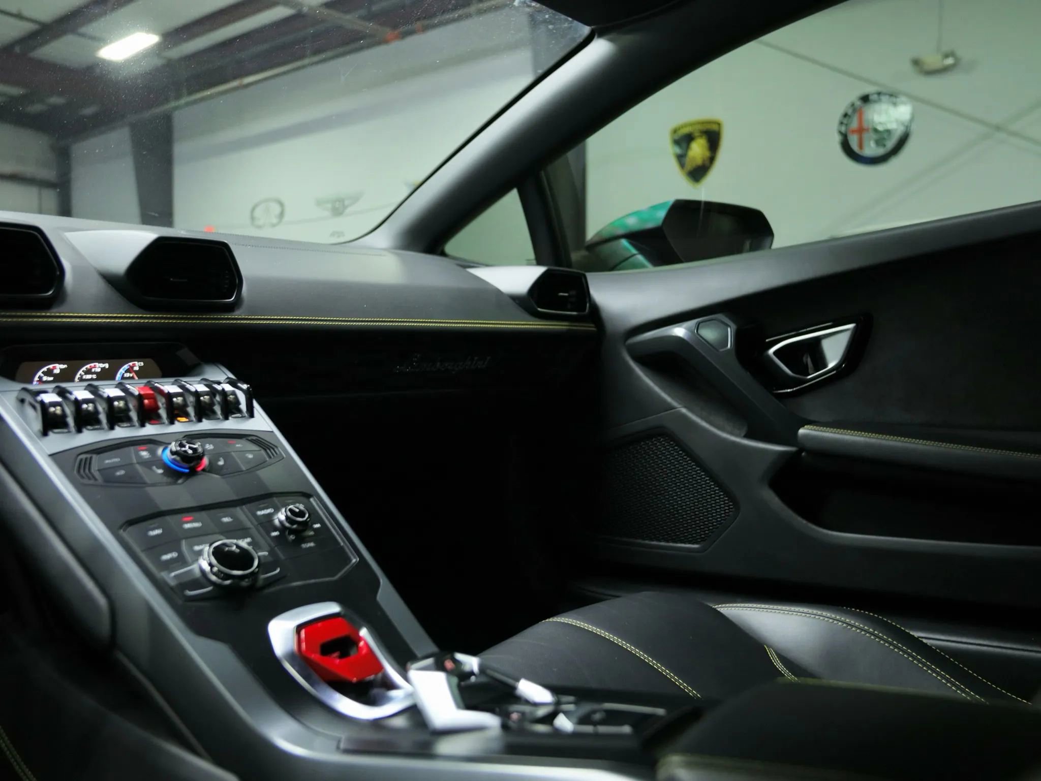 Used 2015 Lamborghini Huracan LP 610-4 image 41