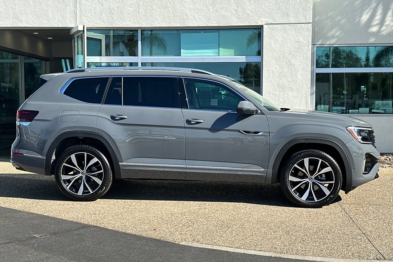 New 2026 Volkswagen Atlas SEL Premium R-Line image 3