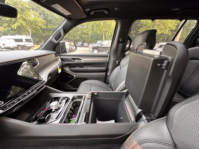 New 2026 Jeep Grand Wagoneer L Limited AWD/4WD image 25