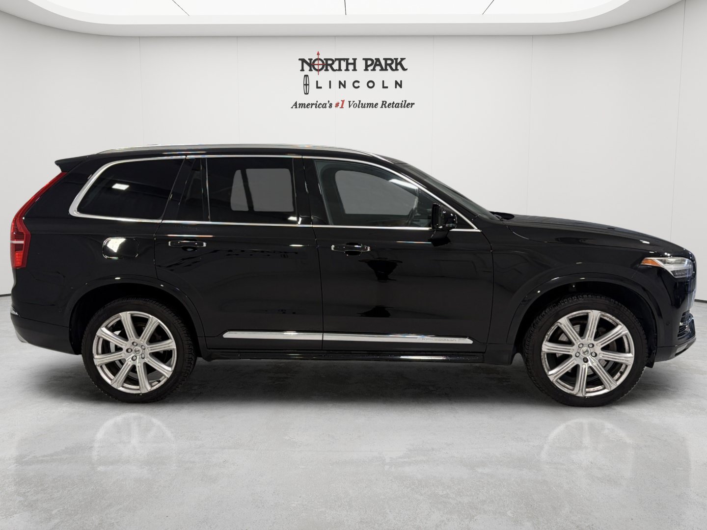Used 2017 Volvo XC90 T6 Inscription w/ Vision Package AWD/4WD image 6