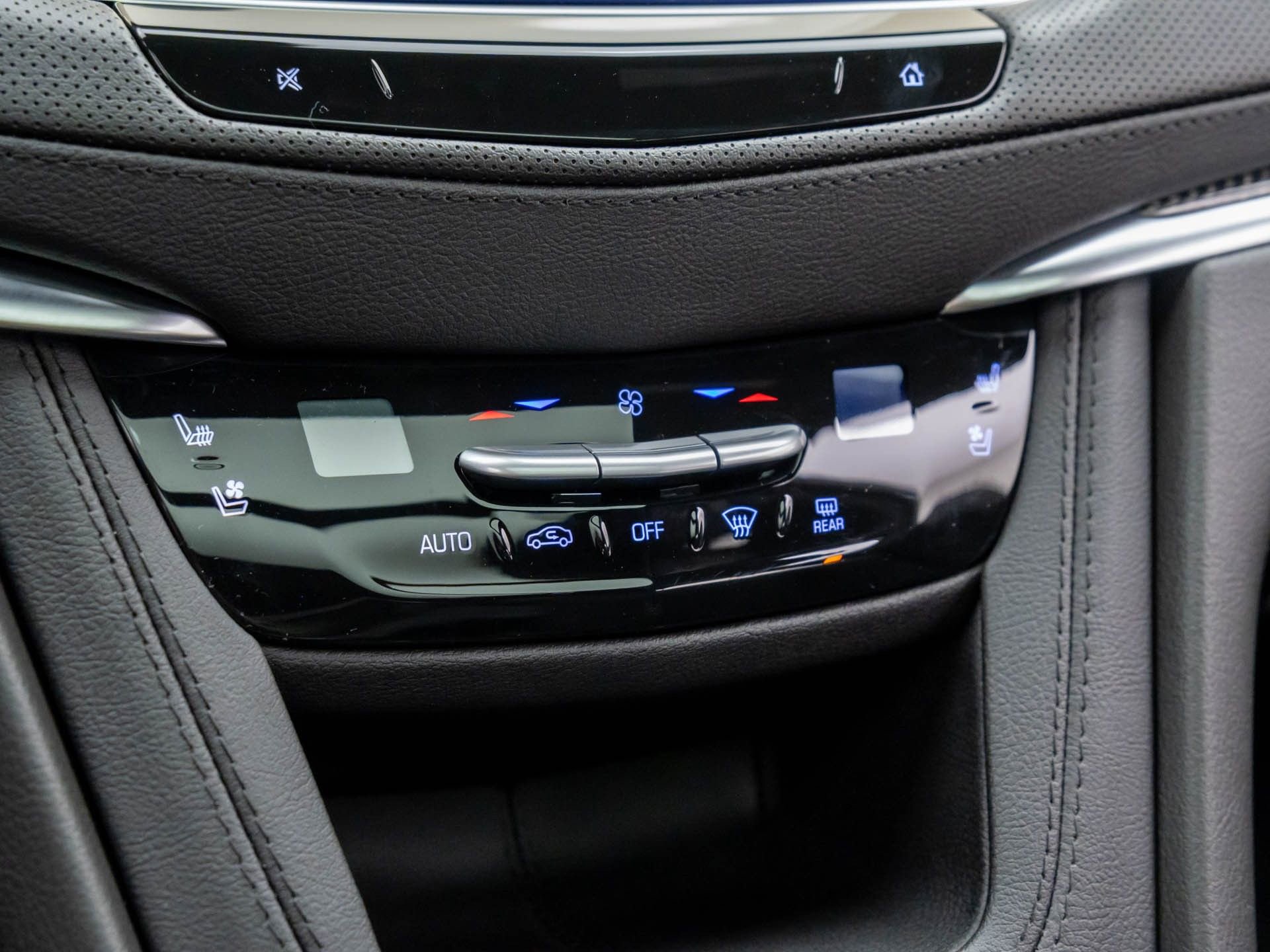 New 2026 Cadillac XT5 Sportv w/ LPO, Floor Liner Package AWD/4WD image 26