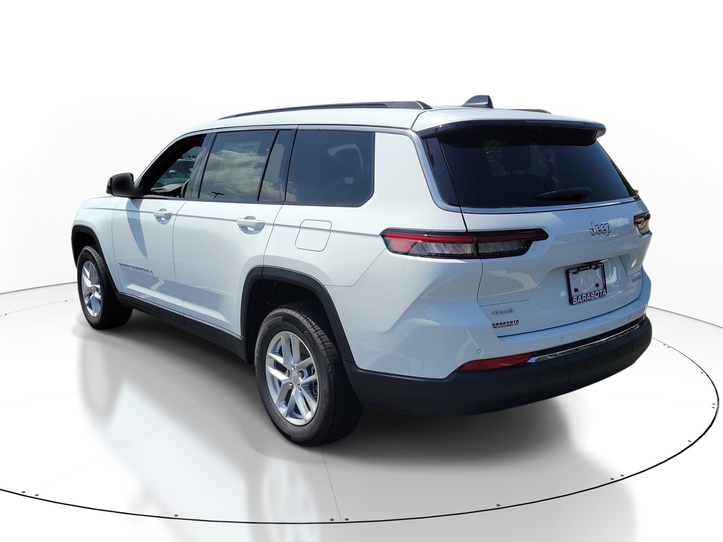 New 2026 Jeep Grand Cherokee L Laredo w/ Trailer Tow Package AWD/4WD image 4