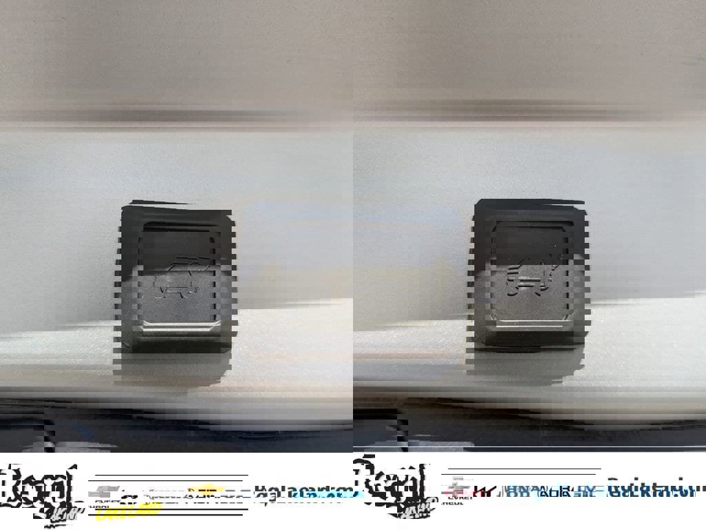 Used 2025 Toyota RAV4 Limited image 9