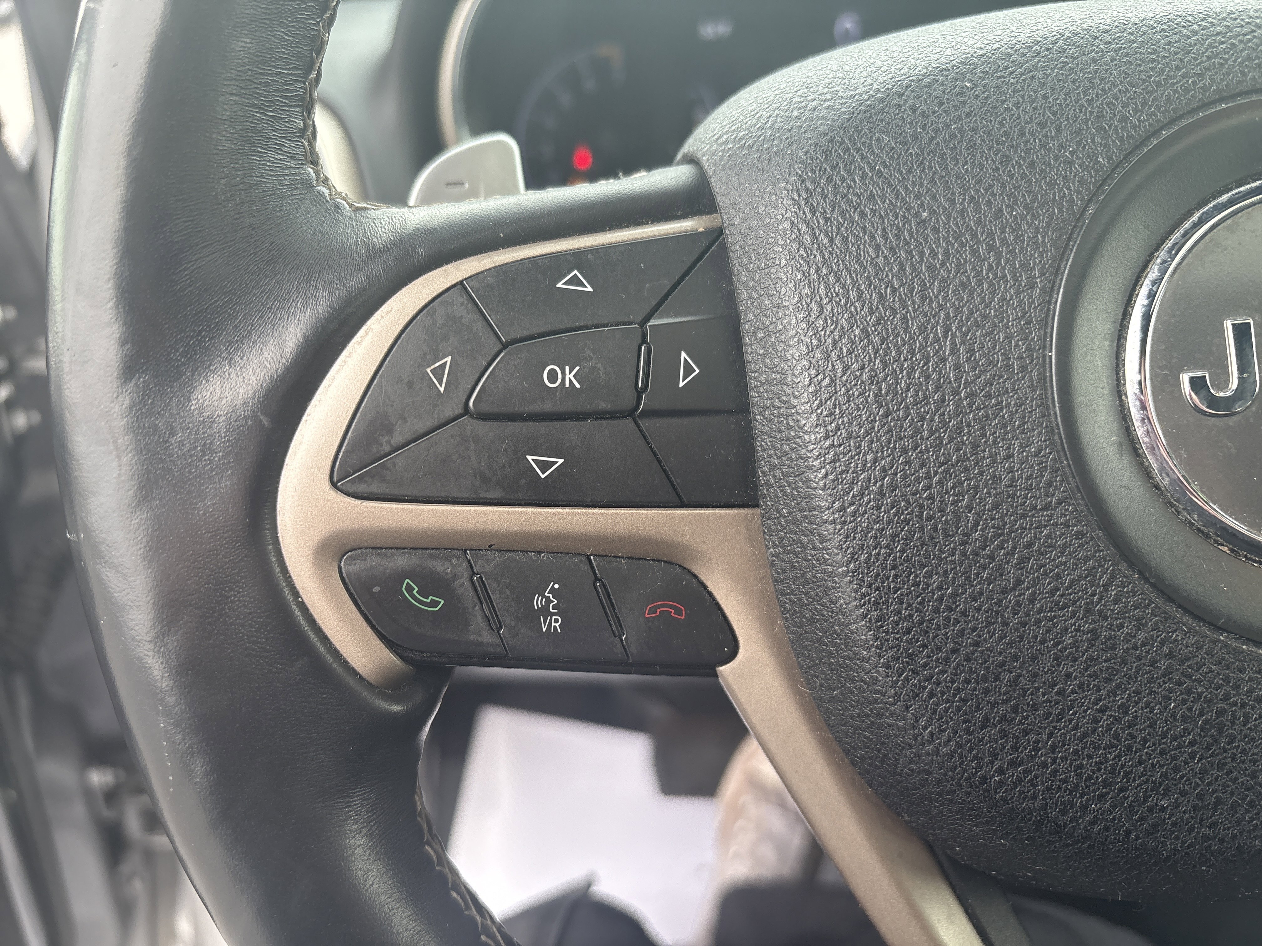 Used 2016 Jeep Grand Cherokee Limited image 18