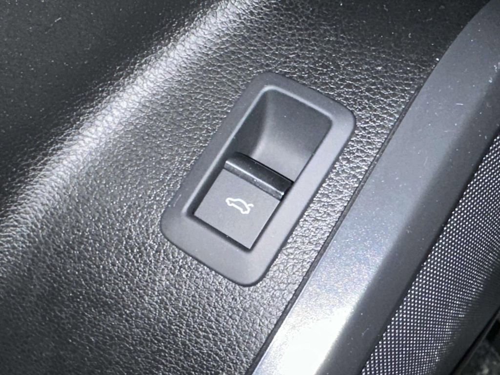 Used 2023 Audi Q5 2.0T Premium w/ Convenience Package image 16