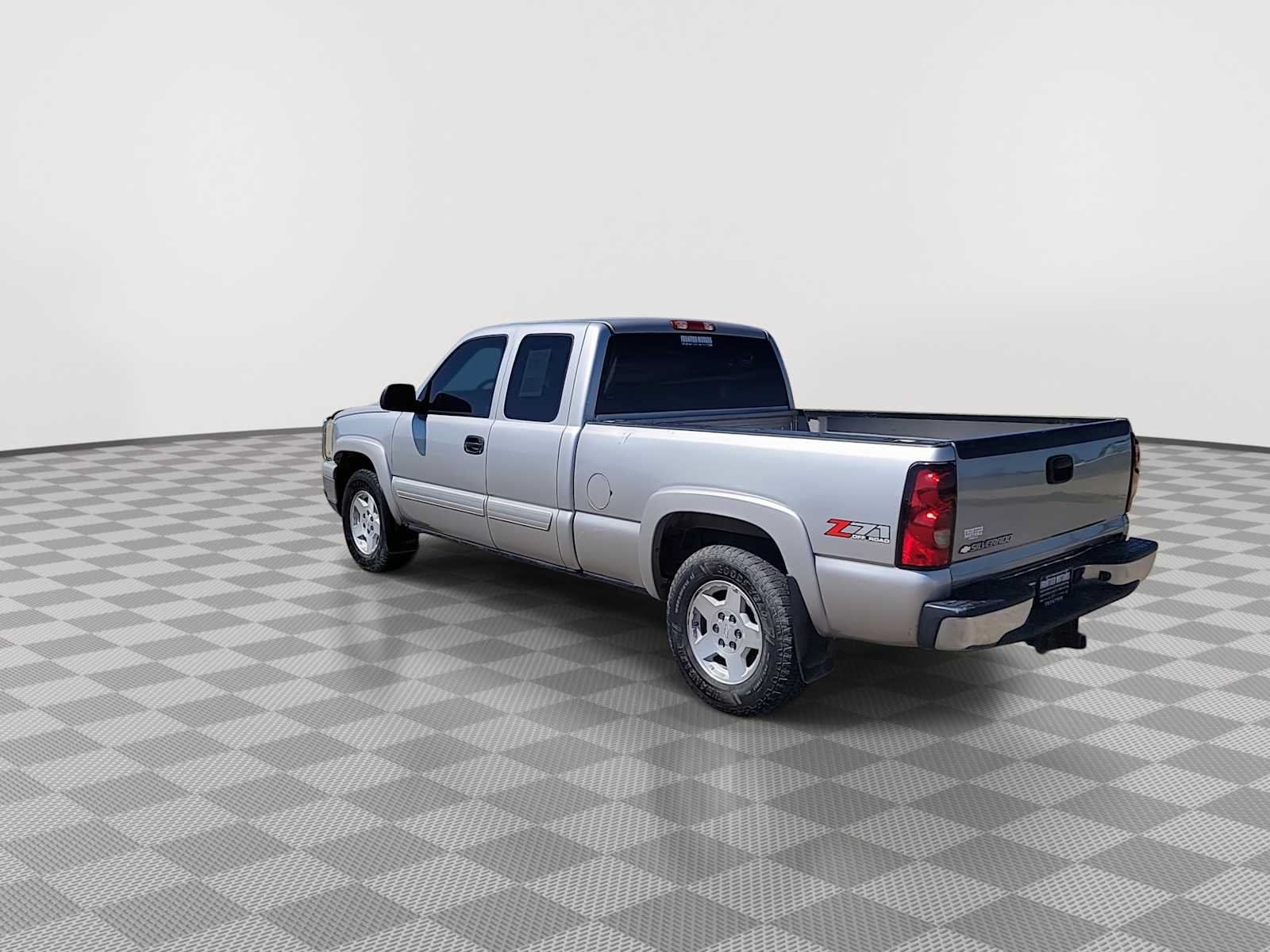 Used 2006 Chevrolet Silverado 1500 LT w/ Onstar Plus Package AWD/4WD image 6