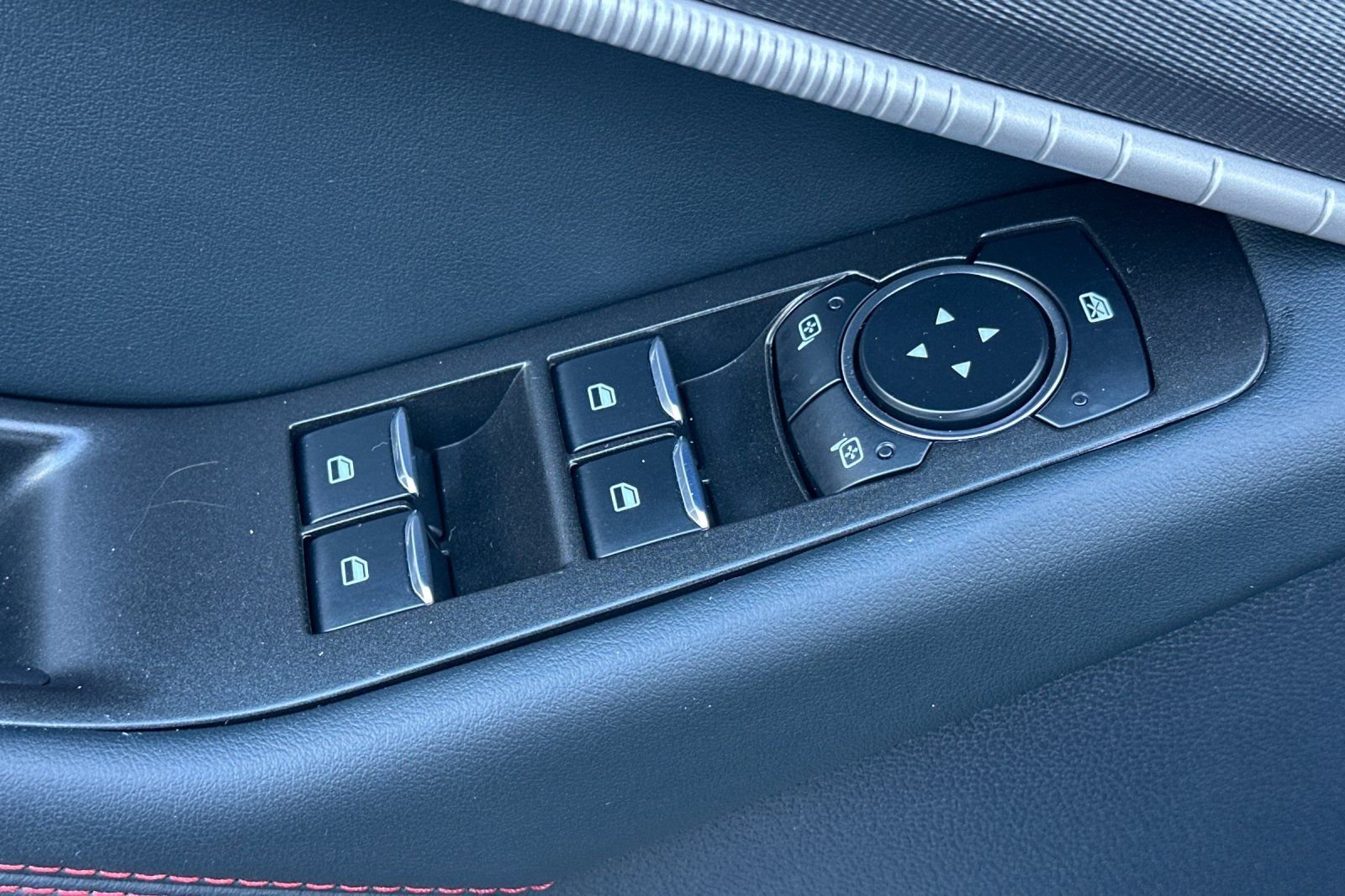 Certified 2025 Ford Explorer ST-Line w/ ST-Line Street Pack image 12