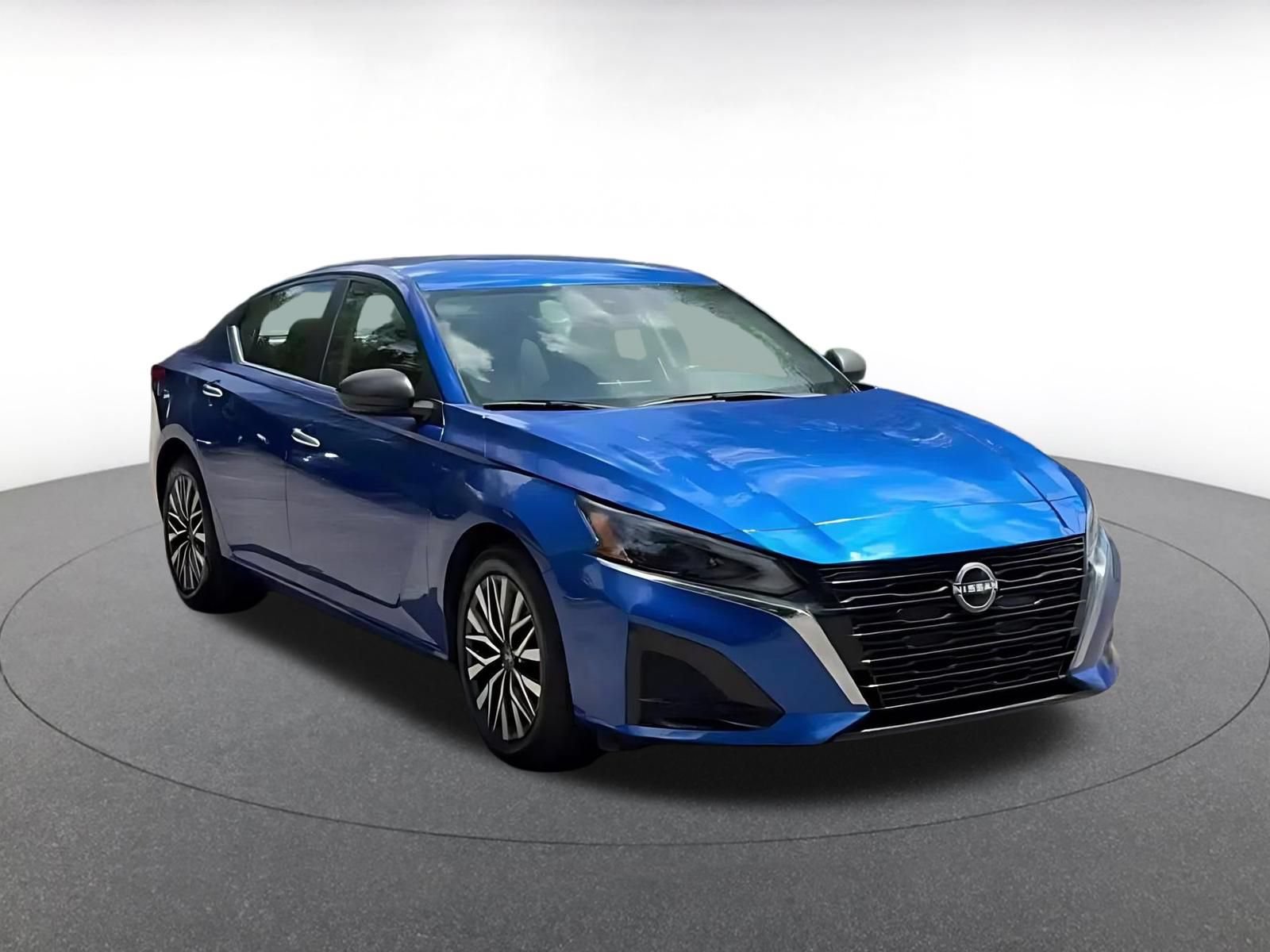 Used 2025 Nissan Altima 2.5 SV FWD image 3