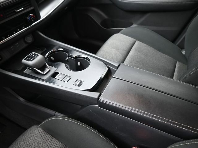 Certified 2025 Nissan Rogue SV image 33