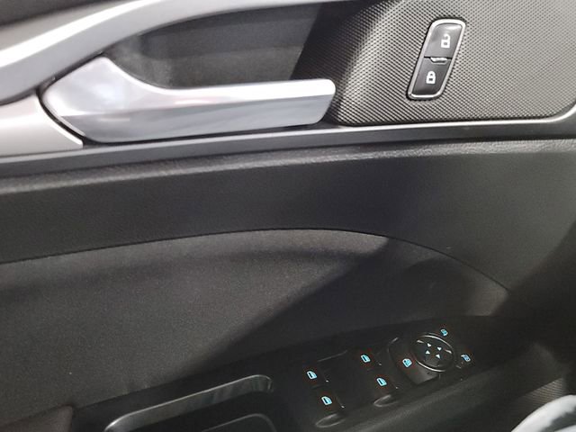 Used 2015 Ford Fusion SE FWD image 16