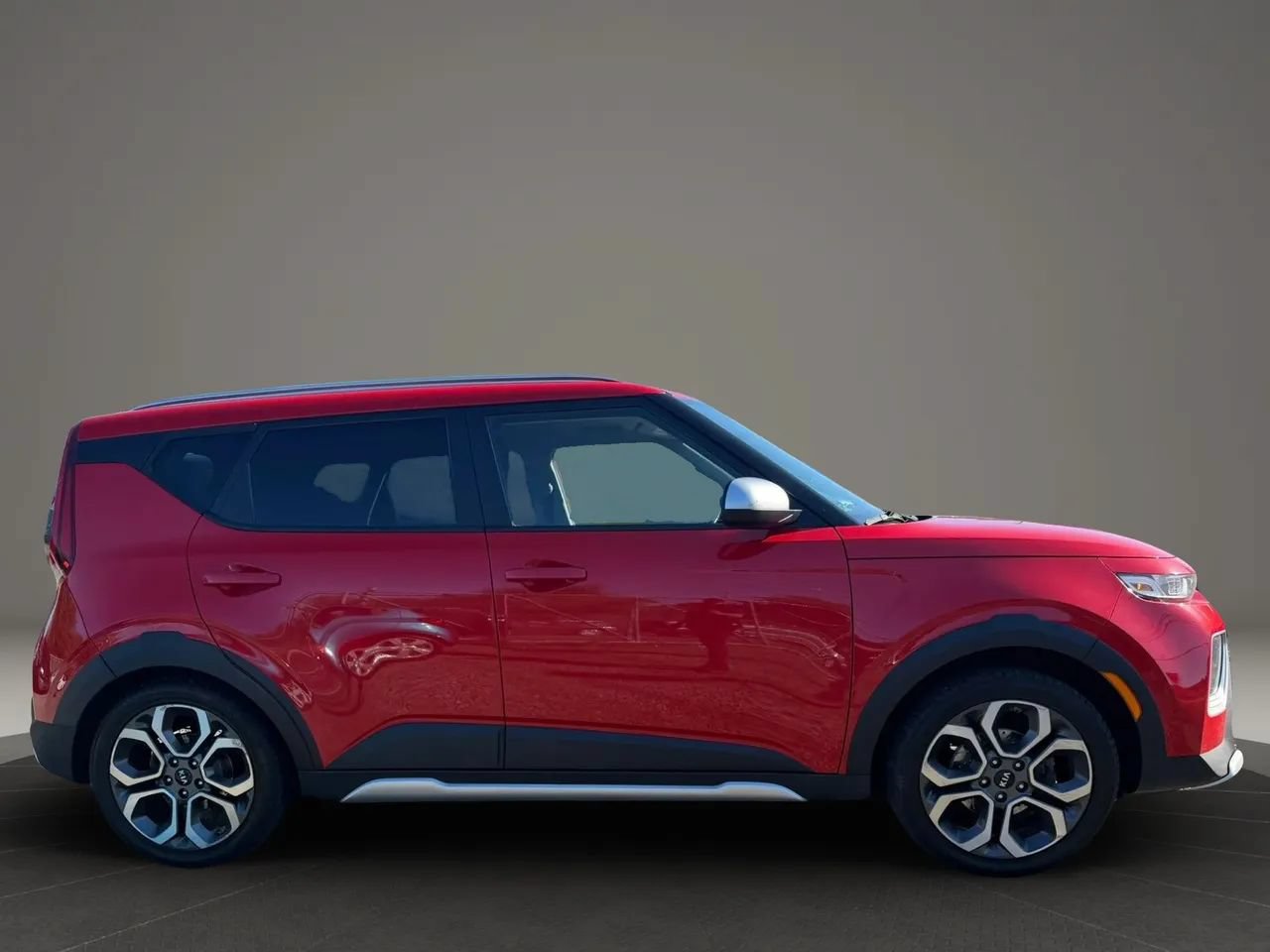 Used 2020 Kia Soul X-Line FWD image 4