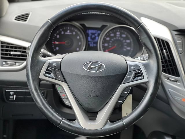 Used 2017 Hyundai Veloster FWD image 28