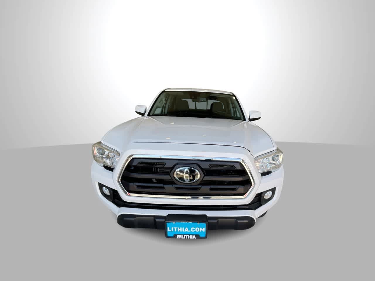 Used 2019 Toyota Tacoma SR5 AWD/4WD image 3