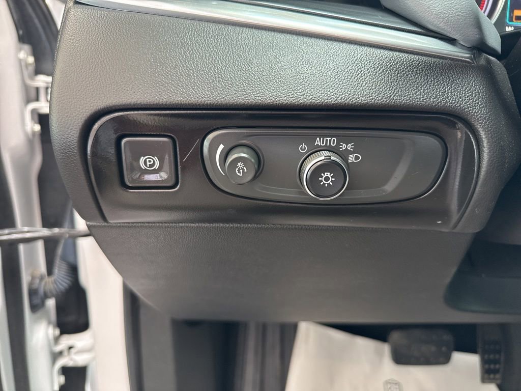Used 2018 Buick Enclave Essence FWD image 22