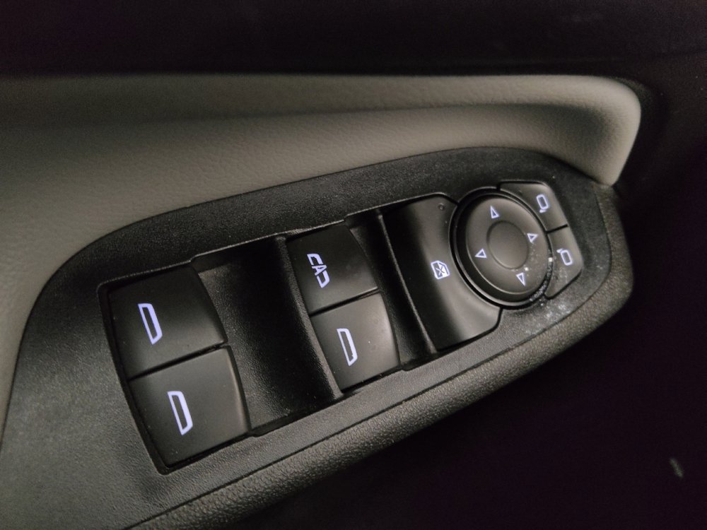 Used 2018 Chevrolet Equinox LS image 27