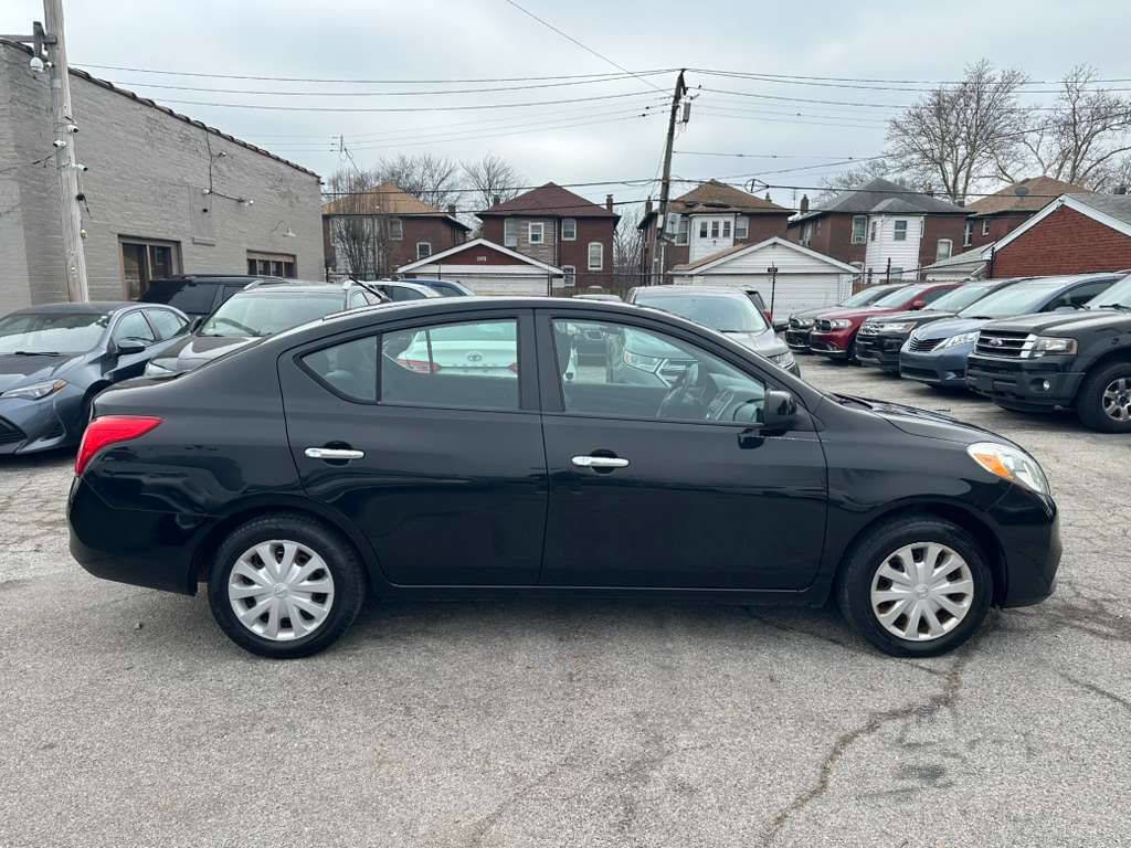 Used 2012 Nissan Versa SV w/ Convenience Pkg image 4