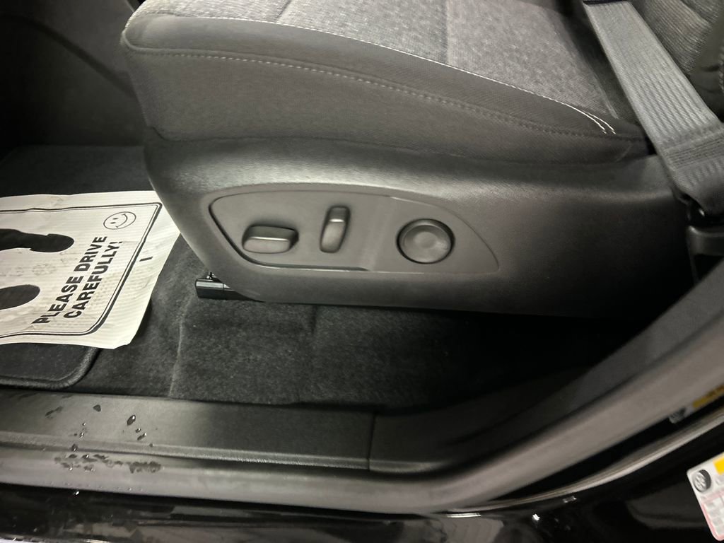 Used 2025 GMC Acadia Elevation image 13