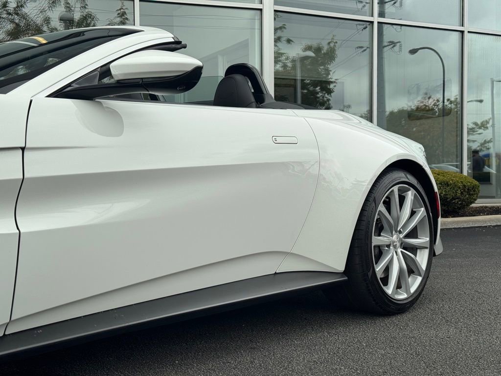 Used 2023 Aston Martin V8 Vantage Roadster image 19