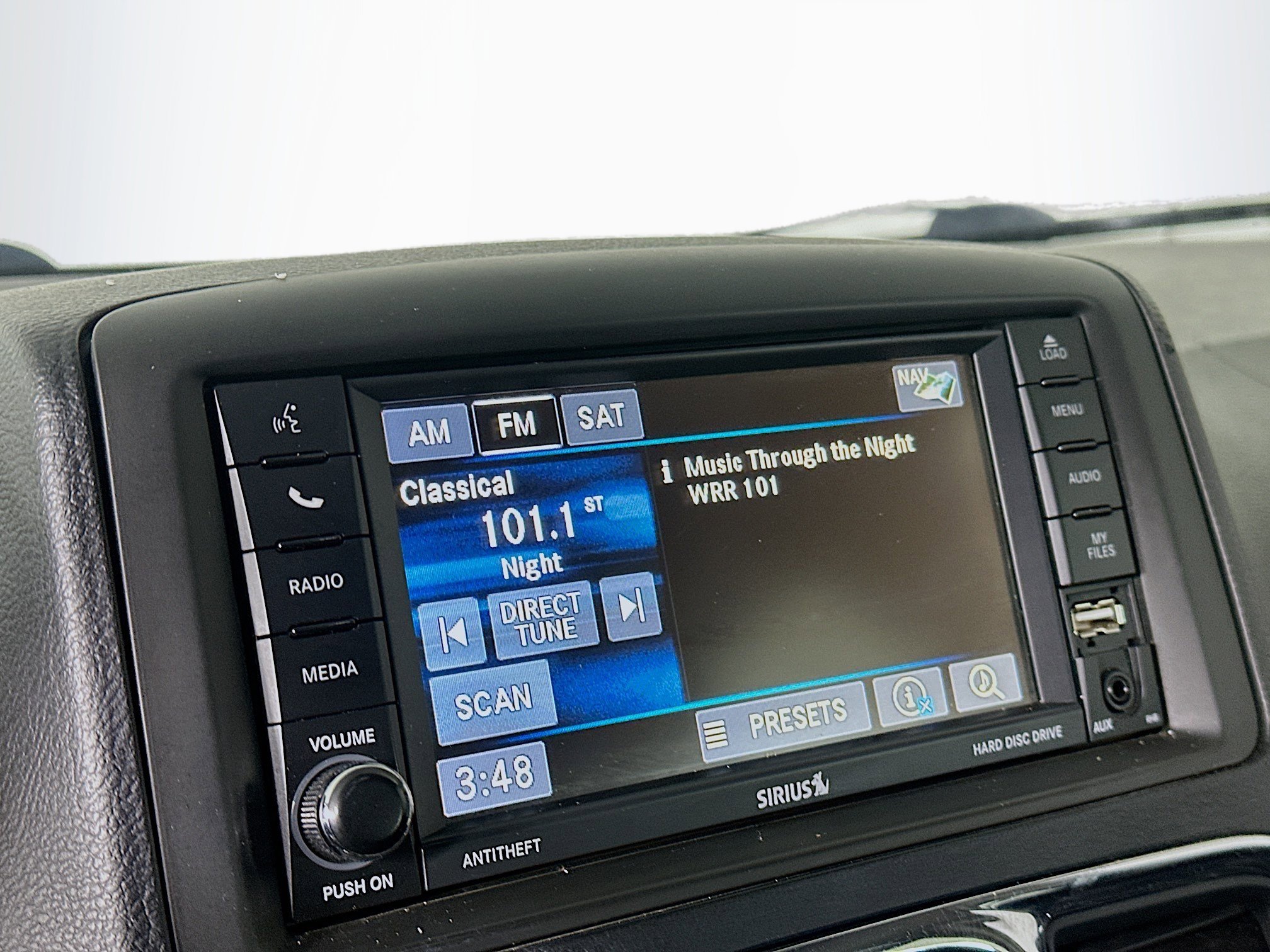 Used 2015 Chrysler Town & Country Touring FWD image 19