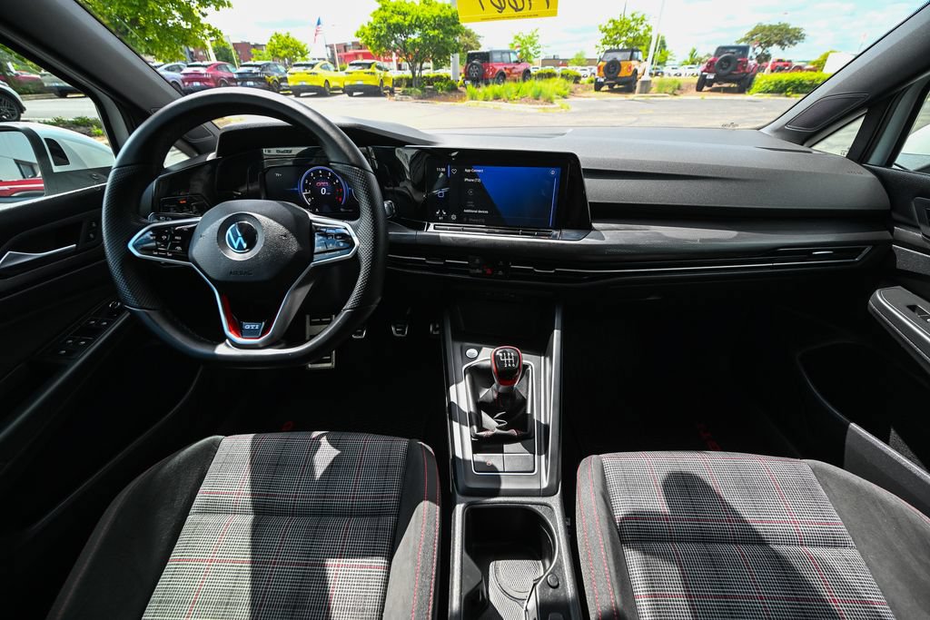 Used 2022 Volkswagen GTI SE FWD image 29