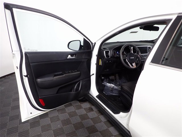 Used 2022 Kia Sportage LX image 13