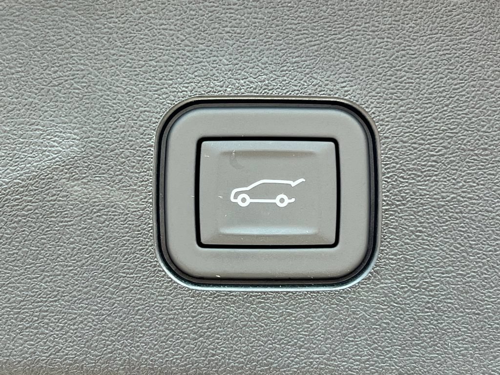 New 2027 Cadillac Vistiq Sport w/ LPO, Floor Liner Package AWD/4WD image 34