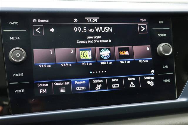Used 2023 Volkswagen Taos SE w/ Panoramic Sunroof Package AWD/4WD image 17