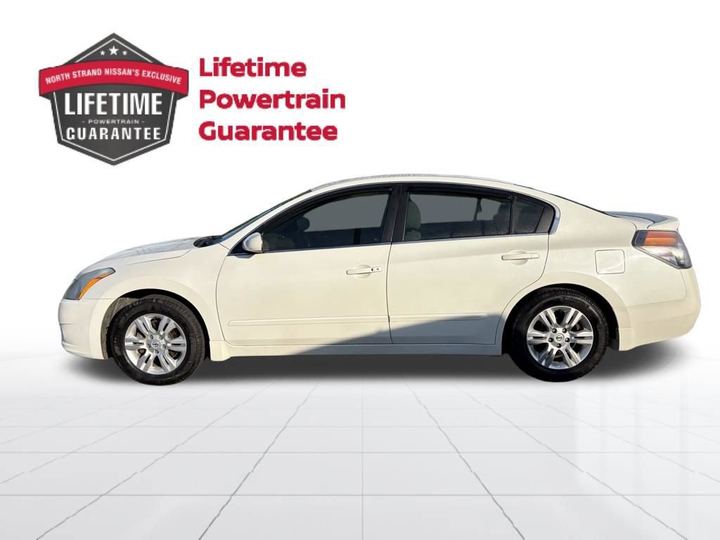 Used 2011 Nissan Altima 2.5 S w/ Special Edition Pkg FWD image 2