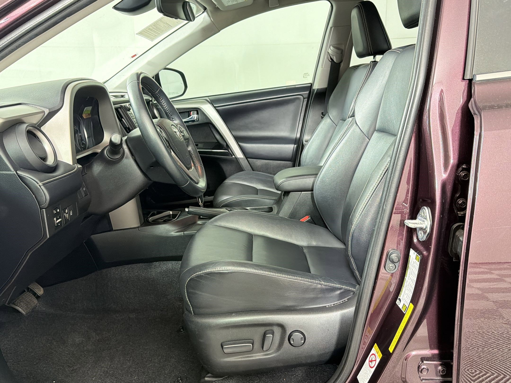 Used 2016 Toyota RAV4 Limited w/ Advanced Technology Package FWD image 5