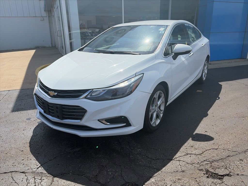 Used 2018 Chevrolet Cruze Premier image 2