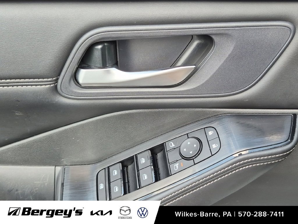 Used 2023 Nissan Rogue SV w/ SV Premium B Package AWD/4WD image 22