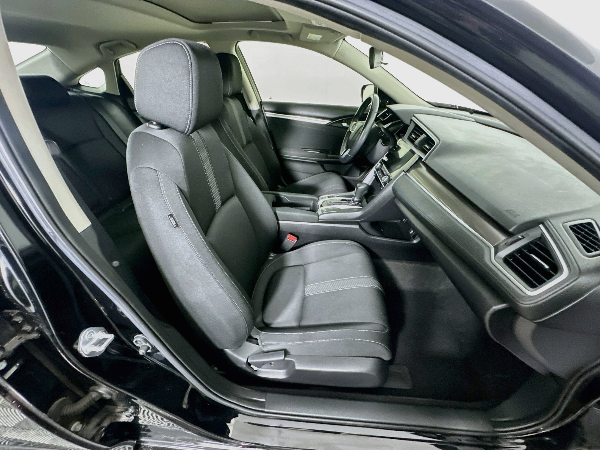 Used 2019 Honda Civic EX image 31