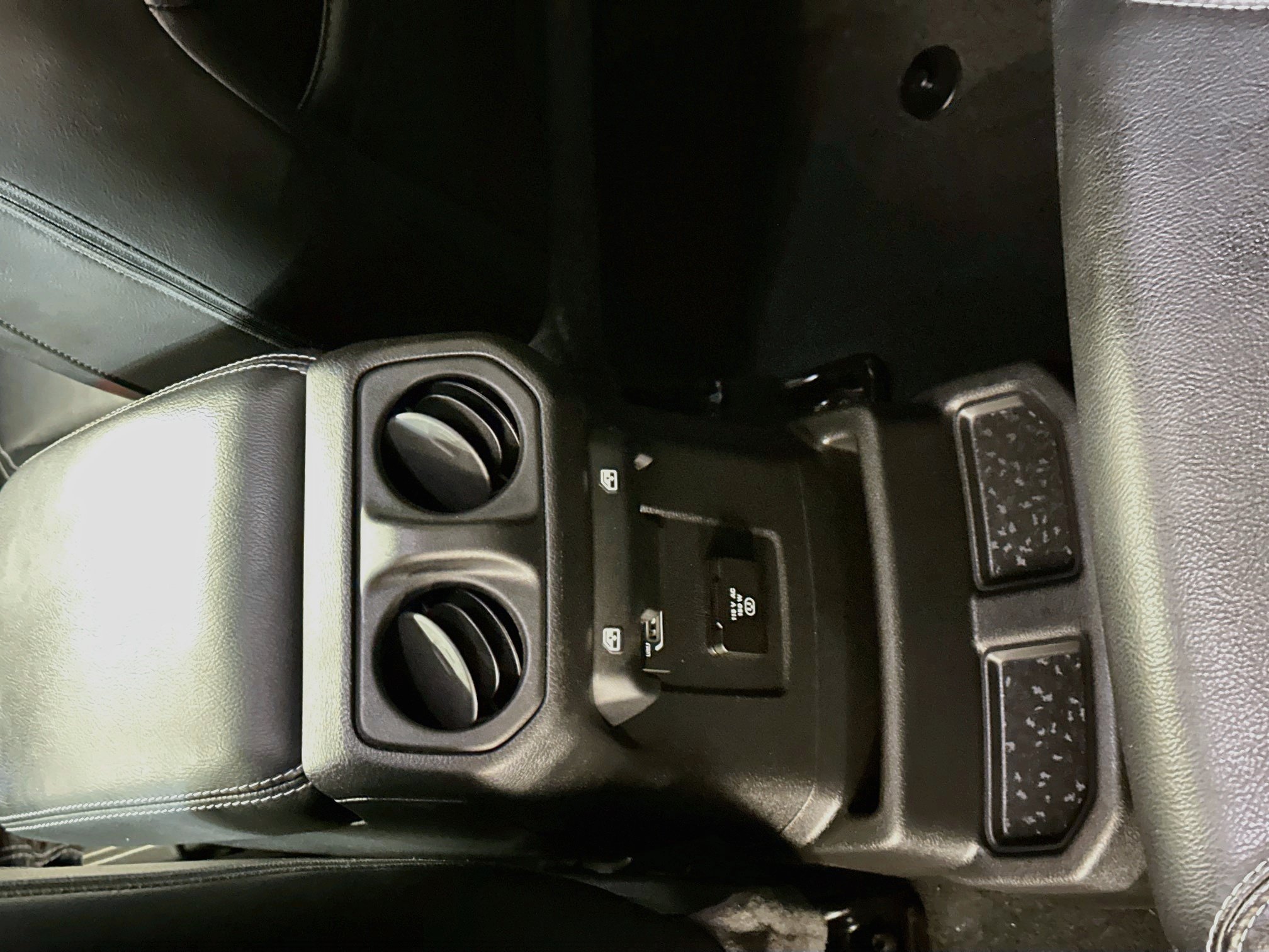 Used 2023 Jeep Wrangler Unlimited Sahara AWD/4WD image 27
