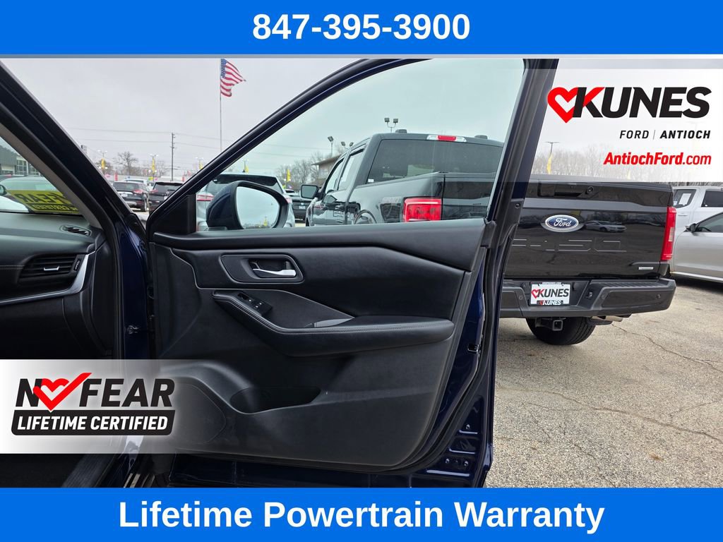 Used 2025 Nissan Rogue SV image 32