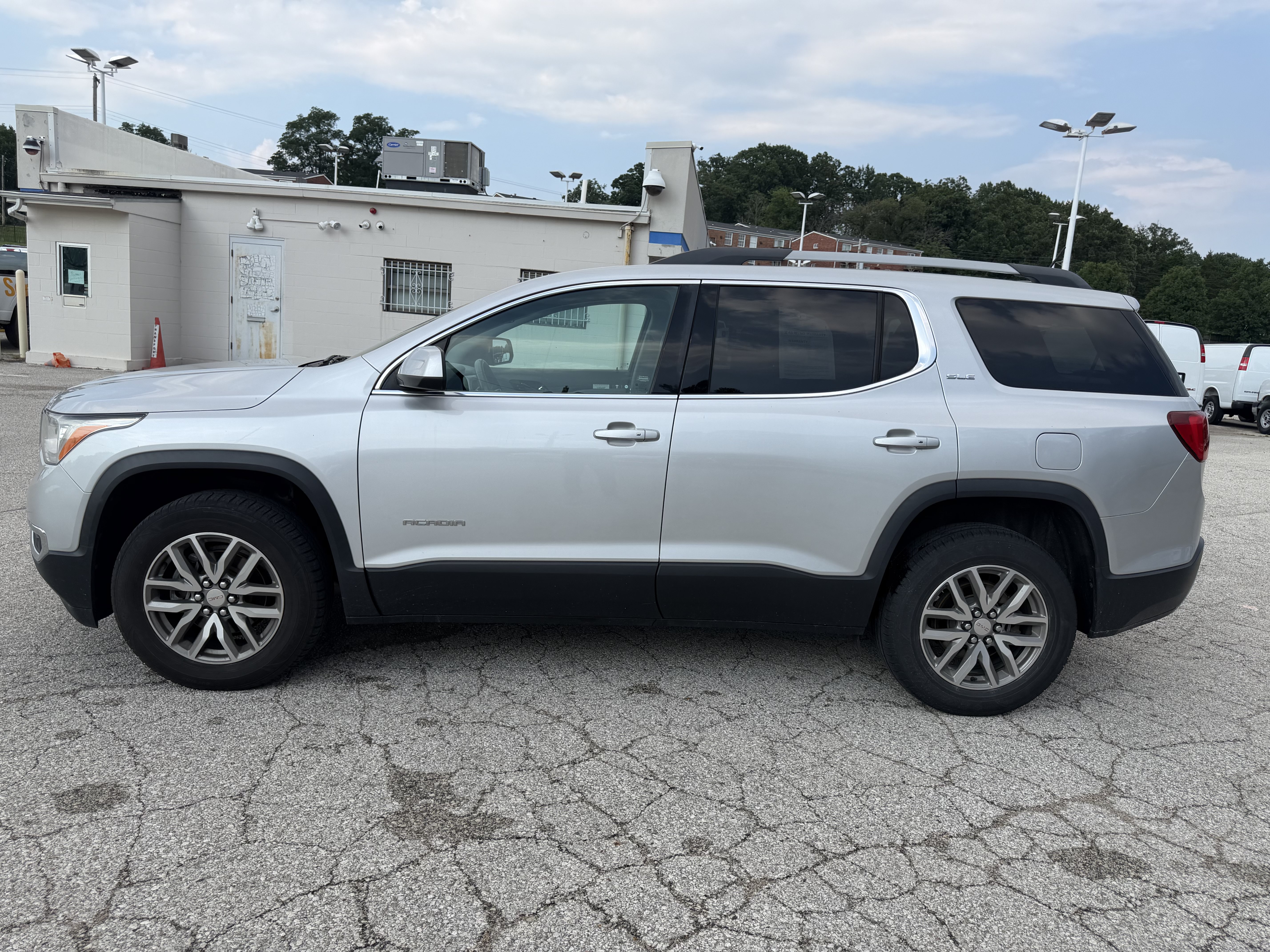 Used 2019 GMC Acadia SLE AWD/4WD image 4