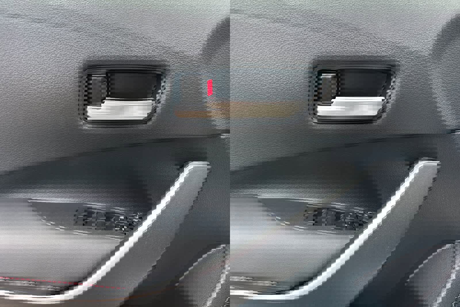 Used 2023 Toyota Corolla SE w/ Carpet Mat Package (TMS) FWD image 12