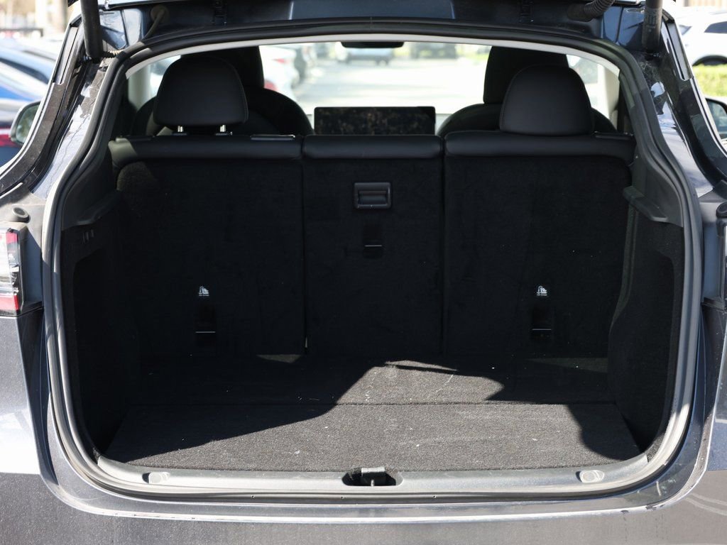 Used 2025 Tesla Model Y Long Range image 9