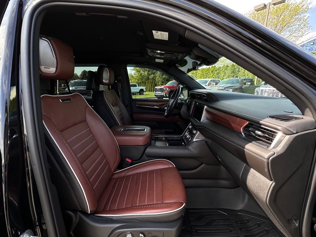 Used 2023 GMC Yukon Denali Ultimate AWD/4WD image 12