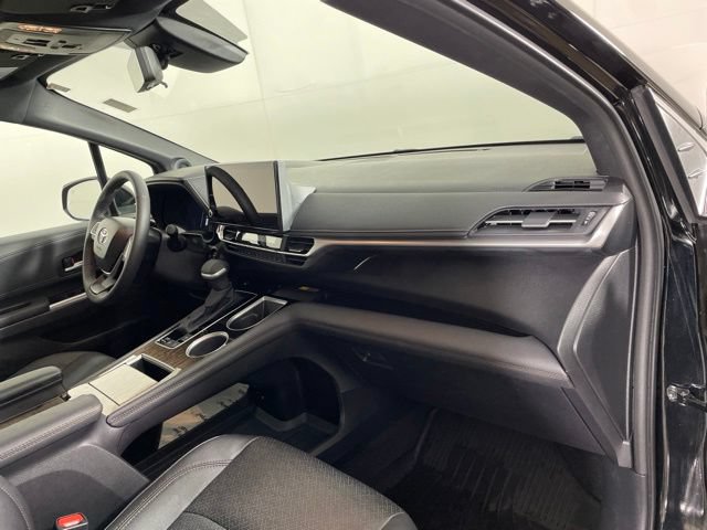 Used 2025 Toyota Sienna Limited AWD/4WD image 25