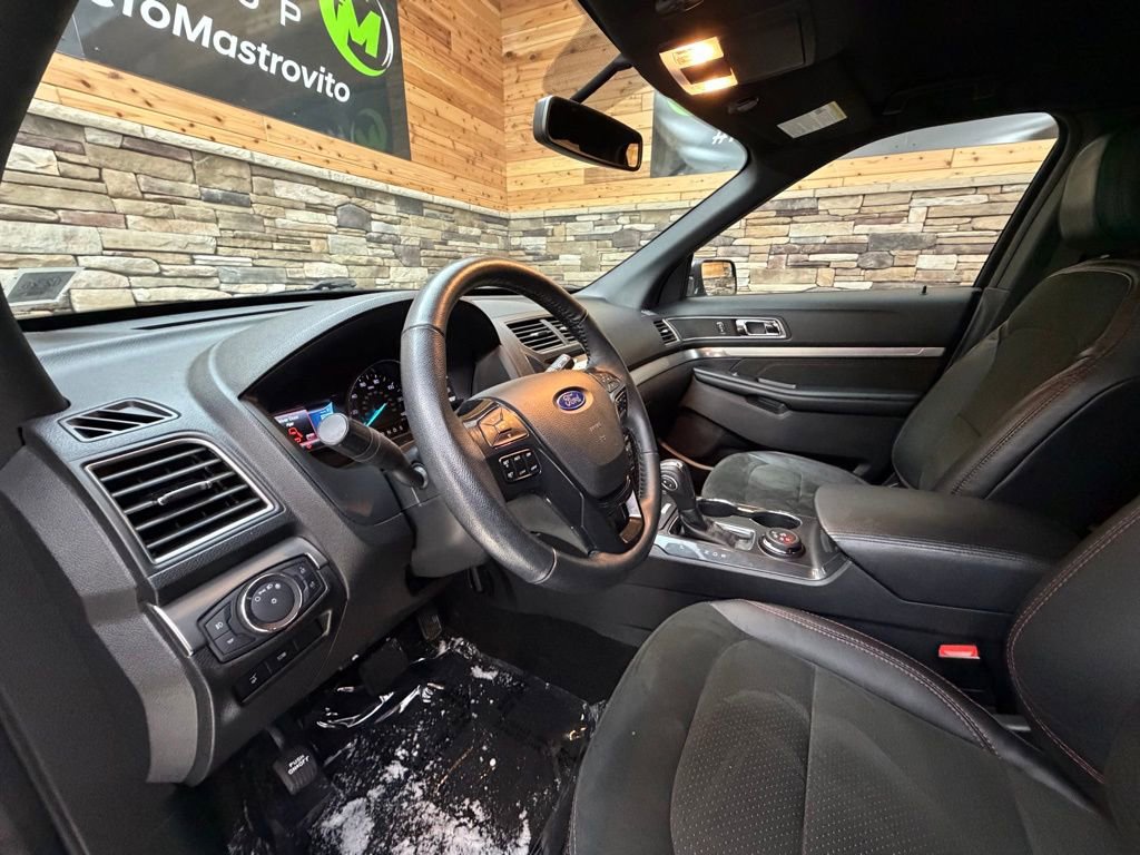 Used 2018 Ford Explorer XLT w/ Equipment Group 202A image 10